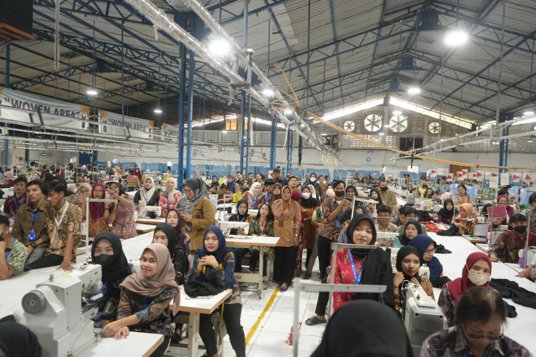 Tarif Resiprokal AS Uji Ketangguhan Industri Padat Karya Sukabumi dan Ancaman PHK 