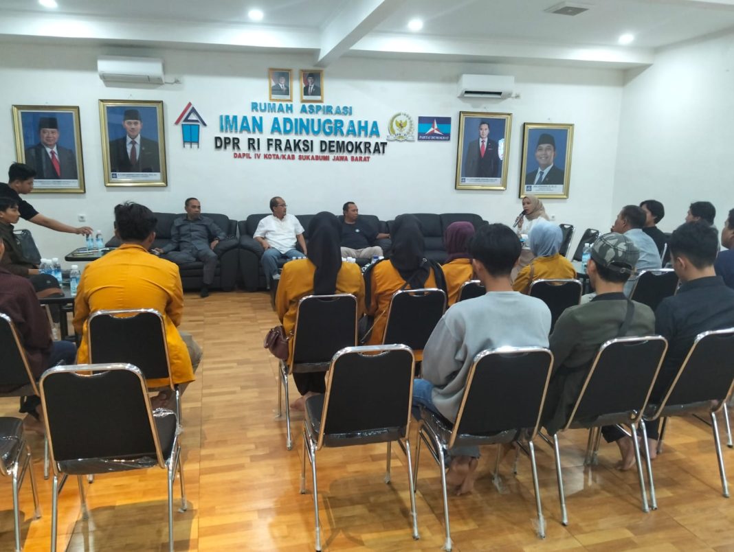 Forum Mahasiswa Palabuhanratu Datangi Rumah Aspirasi Iman Adinugraha Anggota DPRRI Komisi VII