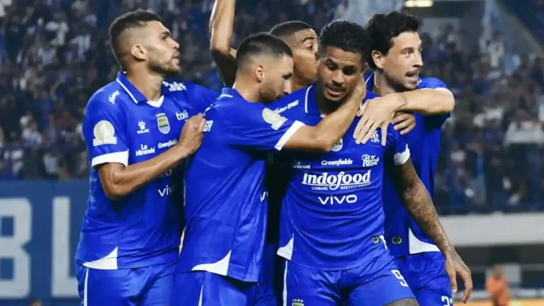 Persib Bandung Sukses Memuncaki Klasemen Sementara Liga Super League Usai Taklukkan PSM Makassar 1-0