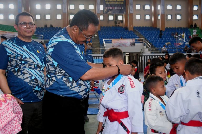 Bupati Sukabumi Buka Kejurda Karate, Bangun Sportivitas dan Persaudaraan 