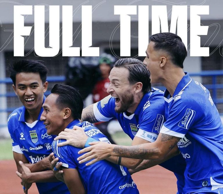 Dihadapan Puluhan Ribu Penonton Persib Bandung Taklukkan Persija 1-0, Maung Bandung Puncaki Klasemen