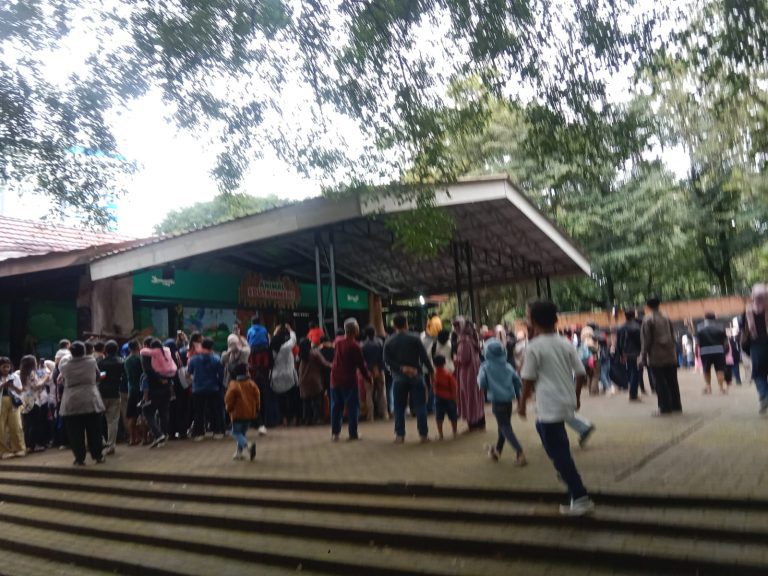 Kebun Binatang Bandung Dipadati Pengunjung, Destinasi Wisata Favorit 