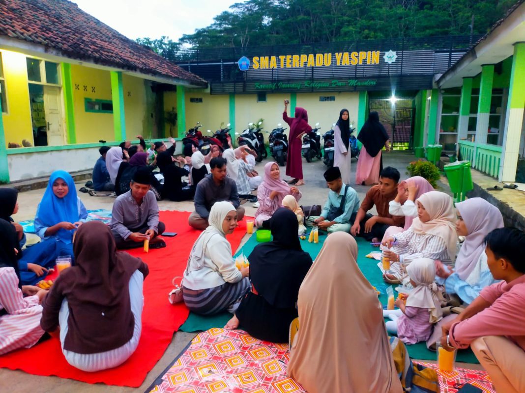 SMA Yaspin Palabuhanratu Gelar Buka Puasa dan Doa Bersama
