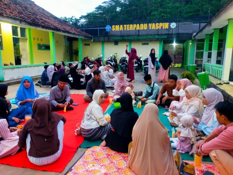 SMA Yaspin Palabuhanratu Gelar Buka Puasa dan Doa Bersama