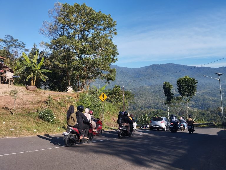Tanjakan Leter S Cikidang di H+2 Lebaran Ramai di Pagi Hari, Menuju Objek Wisata Palabuhanratu 