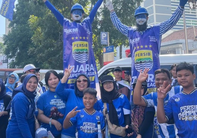 Rayakan Persib Juara, Bobotoh Bandung, Sukabumi Hingga Banten Tumpah Ruah ke Jalan
